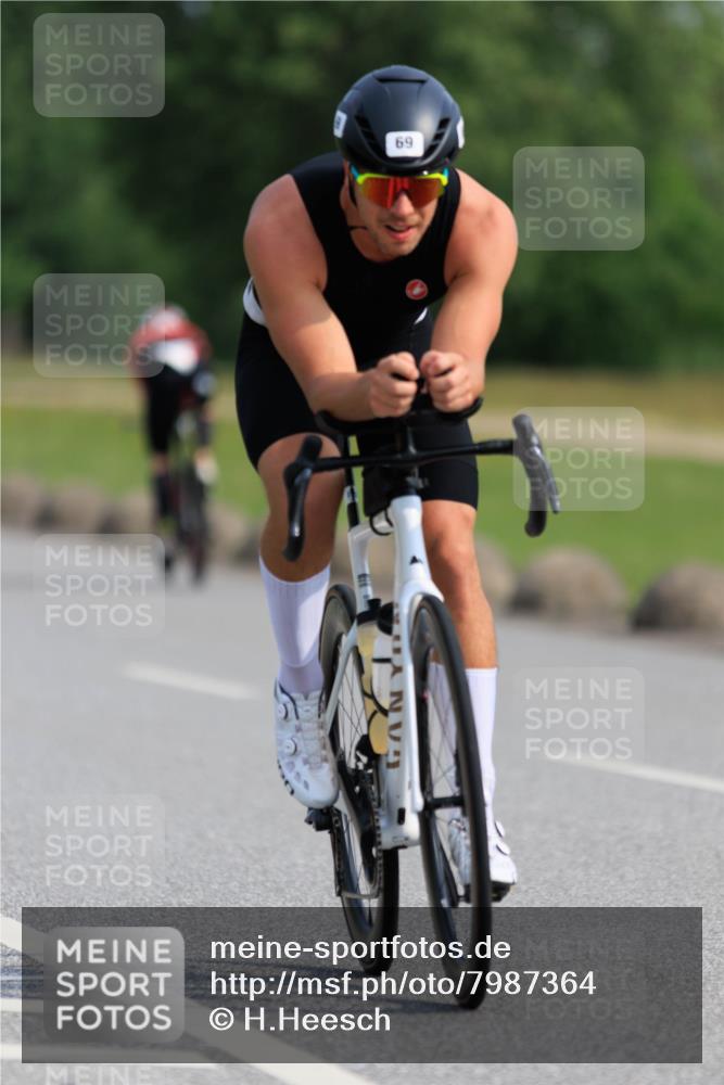 15.06.2025 - 27. Vierlanden-Triathlon H.Heesch http://msf.ph/oto/7987364 15.06.2025 09:12:27 Radfahren 27, 41, 69 meine-sportfotos.de