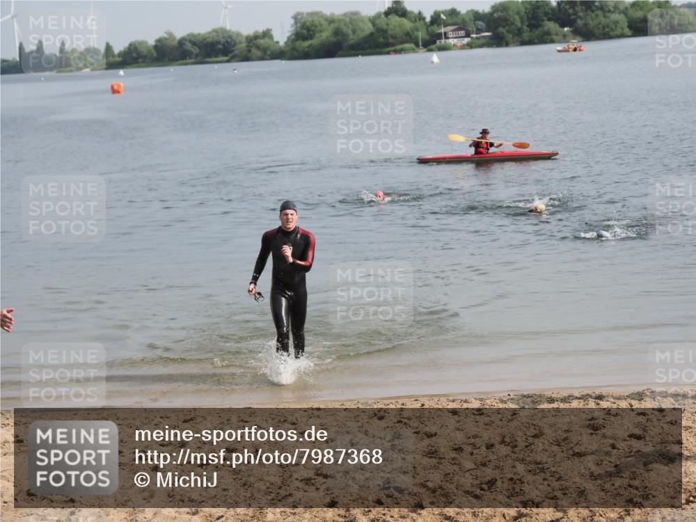 21.06.2025 - 27. Vierlanden-Triathlon MichiJ http://msf.ph/oto/7987368 15.06.2026 09:13:29 Schwimmen 237 meine-sportfotos.de