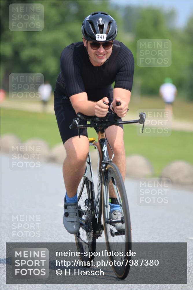 21.06.2025 - 27. Vierlanden-Triathlon H.Heesch http://msf.ph/oto/7987380 15.06.2025 11:37:20 Radfahren 741 meine-sportfotos.de