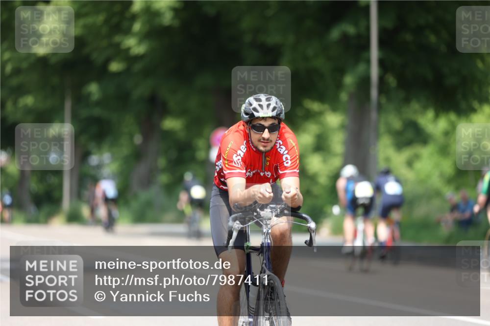 15.06.2025 - 7 Türme Triathlon Yannick Fuchs http://msf.ph/oto/7987411 15.06.2025 12:58:36 Radfahren 367, 386, 440, 460, 506, 531, 592, 606, 680, 762, 865, 950 meine-sportfotos.de
