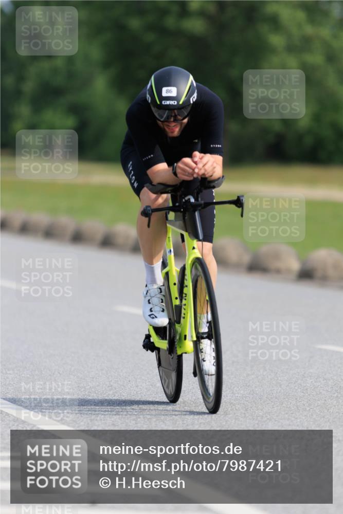 15.06.2025 - 27. Vierlanden-Triathlon H.Heesch http://msf.ph/oto/7987421 15.06.2025 09:12:45 Radfahren 86, 181, 214 meine-sportfotos.de