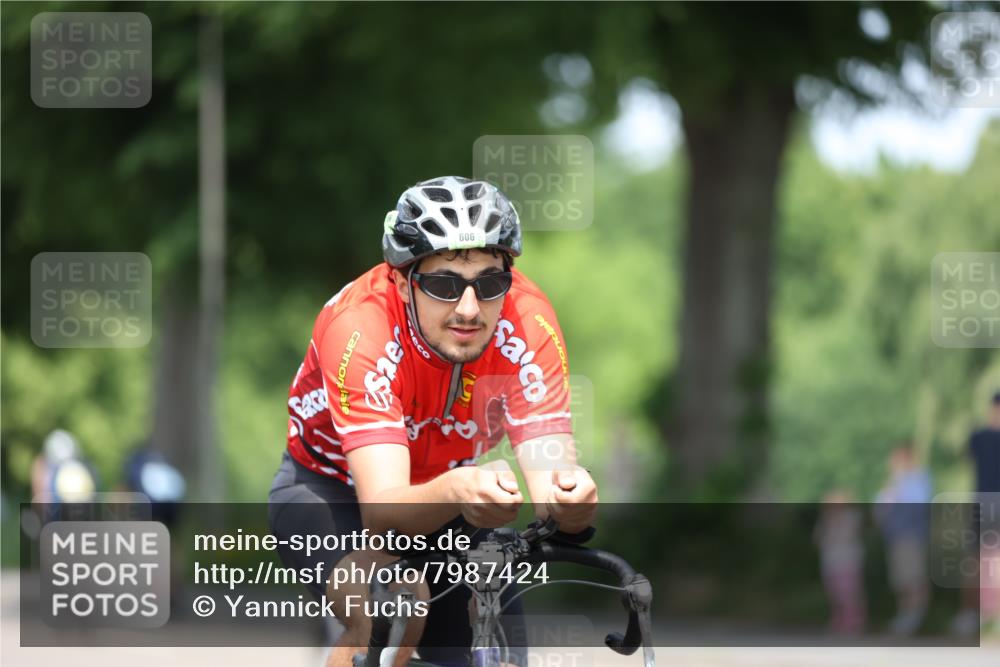 15.06.2025 - 7 Türme Triathlon Yannick Fuchs http://msf.ph/oto/7987424 15.06.2025 12:58:36 Radfahren 367, 386, 440, 460, 506, 531, 592, 606, 680, 762, 865, 950 meine-sportfotos.de