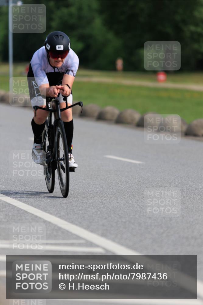 15.06.2025 - 27. Vierlanden-Triathlon H.Heesch http://msf.ph/oto/7987436 15.06.2025 09:12:57 Radfahren 64, 200 meine-sportfotos.de