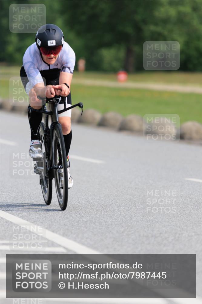 15.06.2025 - 27. Vierlanden-Triathlon H.Heesch http://msf.ph/oto/7987445 15.06.2025 09:12:57 Radfahren 64, 200 meine-sportfotos.de