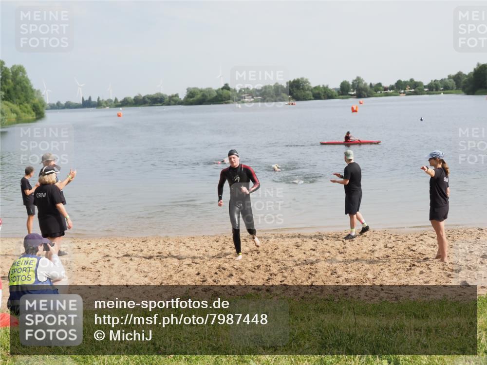21.06.2025 - 27. Vierlanden-Triathlon MichiJ http://msf.ph/oto/7987448 15.06.2026 09:13:32 Schwimmen 237 meine-sportfotos.de