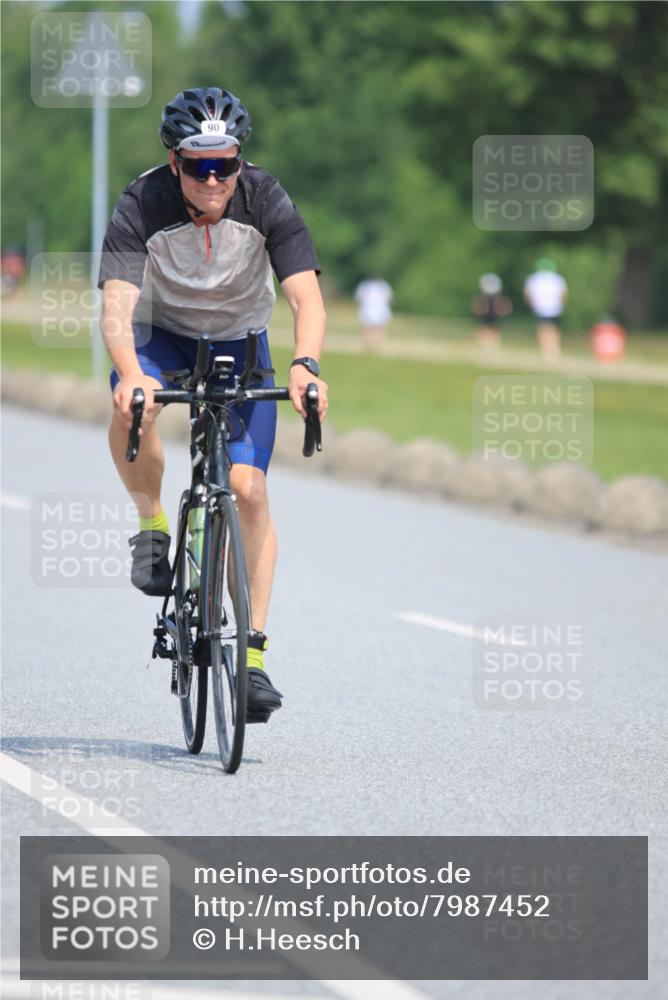 15.06.2025 - 27. Vierlanden-Triathlon H.Heesch http://msf.ph/oto/7987452 15.06.2025 11:37:34 Radfahren 90, 686, 727 meine-sportfotos.de