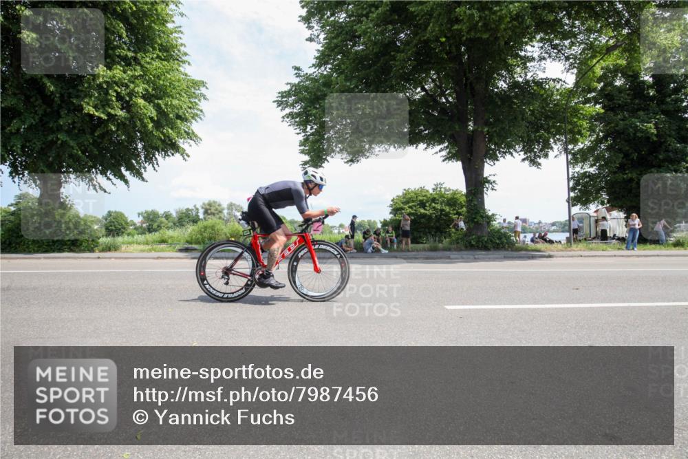 15.06.2025 - 7 Türme Triathlon Yannick Fuchs http://msf.ph/oto/7987456 15.06.2025 12:46:40 Radfahren 240, 543 meine-sportfotos.de
