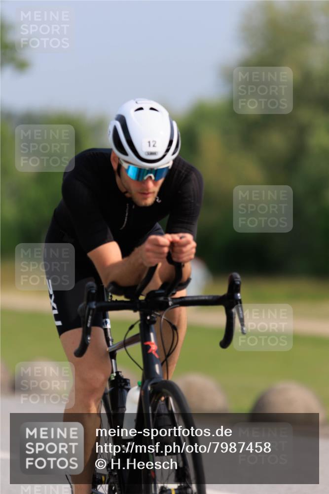 15.06.2025 - 27. Vierlanden-Triathlon H.Heesch http://msf.ph/oto/7987458 15.06.2025 09:13:31 Radfahren 12, 36 meine-sportfotos.de