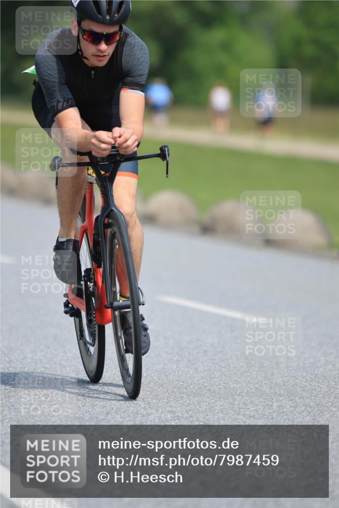 15.06.2025 - 27. Vierlanden-Triathlon H.Heesch http://msf.ph/oto/7987459 15.06.2025 11:37:38 Radfahren 90, 683, 727 meine-sportfotos.de
