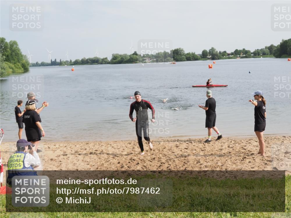 21.06.2025 - 27. Vierlanden-Triathlon MichiJ http://msf.ph/oto/7987462 15.06.2026 09:13:32 Schwimmen 237 meine-sportfotos.de