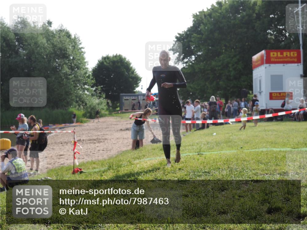 15.06.2025 - 27. Vierlanden-Triathlon KatJ http://msf.ph/oto/7987463 15.06.2025 09:03:16 Schwimmen 219, 248 meine-sportfotos.de