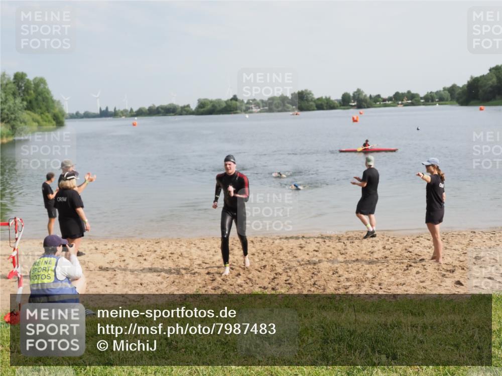 21.06.2025 - 27. Vierlanden-Triathlon MichiJ http://msf.ph/oto/7987483 15.06.2026 09:13:33 Schwimmen 237 meine-sportfotos.de