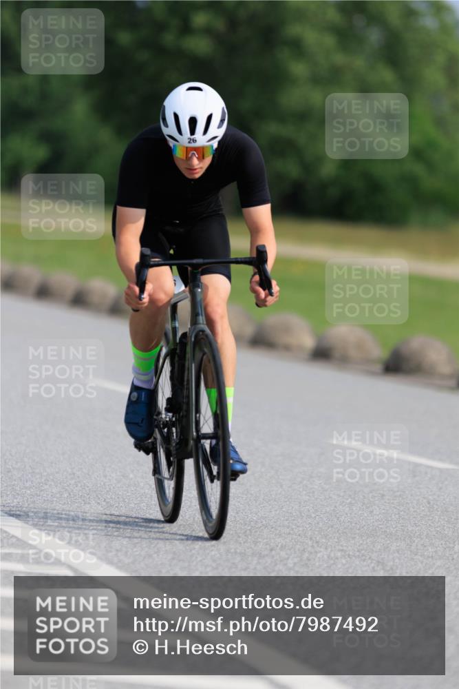 15.06.2025 - 27. Vierlanden-Triathlon H.Heesch http://msf.ph/oto/7987492 15.06.2025 09:14:04 Radfahren 26, 50, 120, 221 meine-sportfotos.de