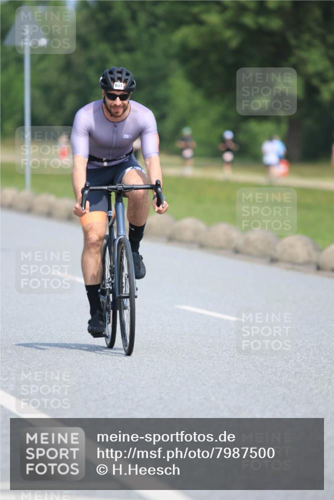 15.06.2025 - 27. Vierlanden-Triathlon H.Heesch http://msf.ph/oto/7987500 15.06.2025 11:37:49 Radfahren 691, 759, 854, 900 meine-sportfotos.de