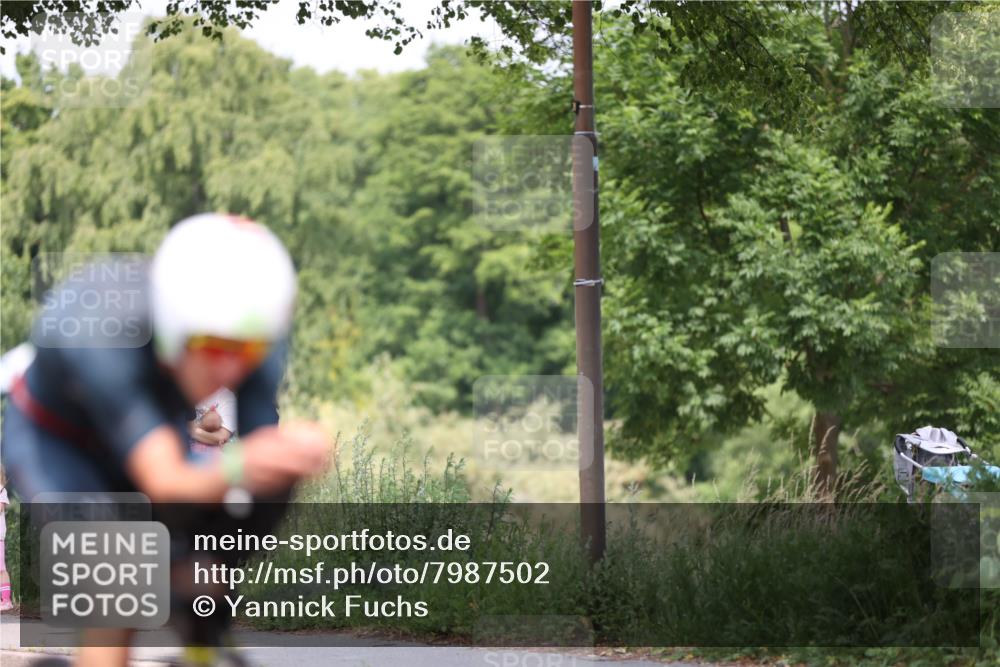 15.06.2025 - 7 Türme Triathlon Yannick Fuchs http://msf.ph/oto/7987502 15.06.2025 12:58:42 Radfahren 402, 460, 506, 531, 680, 707, 719, 740, 865, 950 meine-sportfotos.de