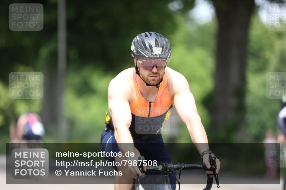 15.06.2025 - 7 Türme Triathlon Yannick Fuchs http://msf.ph/oto/7987508 15.06.2025 12:58:43 Radfahren 402, 460, 506, 527, 531, 680, 707, 719, 740, 950 meine-sportfotos.de
