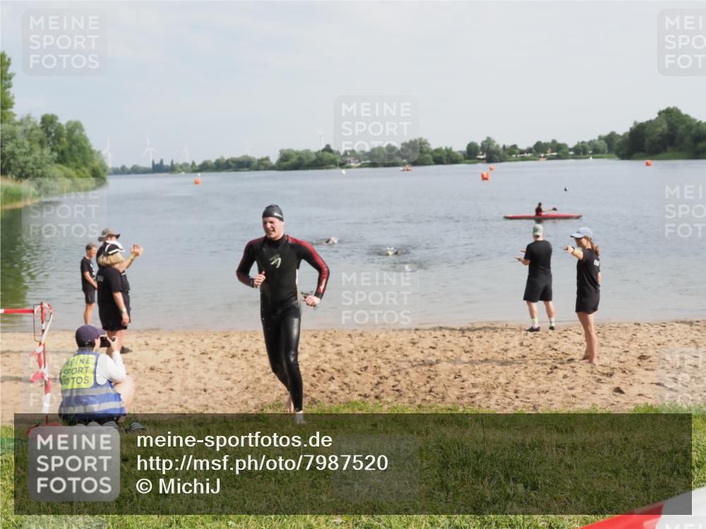 21.06.2025 - 27. Vierlanden-Triathlon MichiJ http://msf.ph/oto/7987520 15.06.2026 09:13:34 Schwimmen 237 meine-sportfotos.de