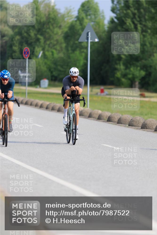 15.06.2025 - 27. Vierlanden-Triathlon H.Heesch http://msf.ph/oto/7987522 15.06.2025 09:14:35 Radfahren 15, 21, 75 meine-sportfotos.de