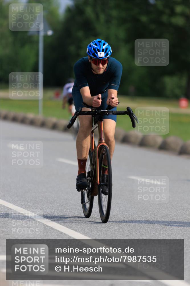 15.06.2025 - 27. Vierlanden-Triathlon H.Heesch http://msf.ph/oto/7987535 15.06.2025 09:14:37 Radfahren 15, 21, 75, 88, 94 meine-sportfotos.de