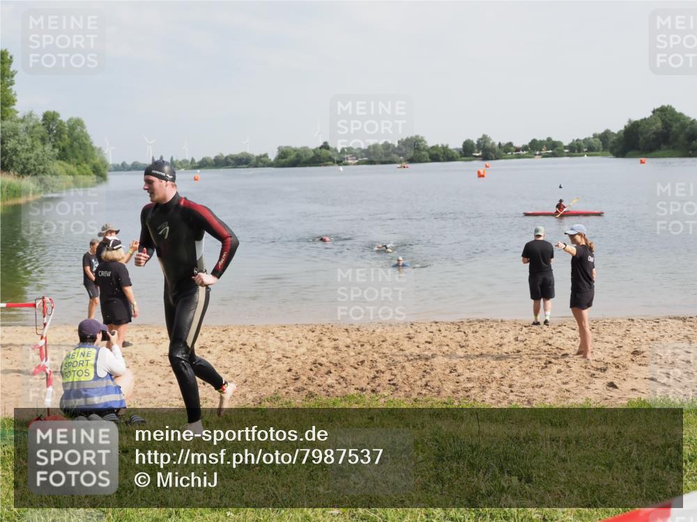 21.06.2025 - 27. Vierlanden-Triathlon MichiJ http://msf.ph/oto/7987537 15.06.2026 09:13:35 Schwimmen 237 meine-sportfotos.de