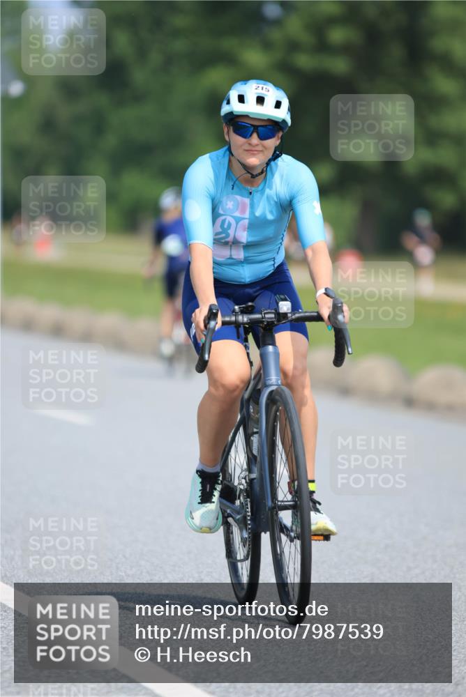 21.06.2025 - 27. Vierlanden-Triathlon H.Heesch http://msf.ph/oto/7987539 15.06.2025 11:38:00 Radfahren 215, 981 meine-sportfotos.de