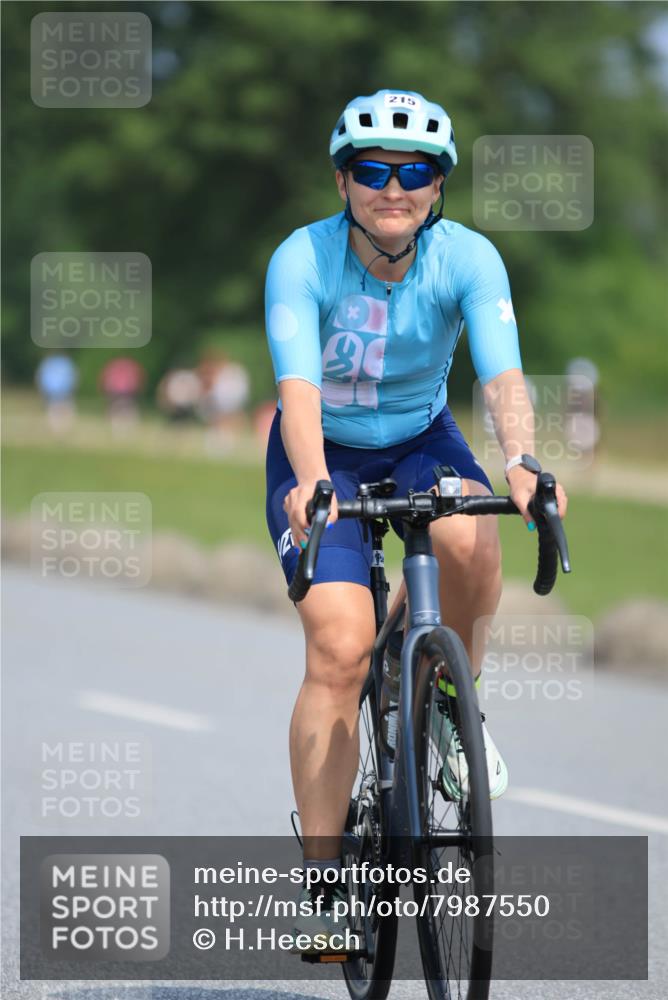 15.06.2025 - 27. Vierlanden-Triathlon H.Heesch http://msf.ph/oto/7987550 15.06.2025 11:38:00 Radfahren 215, 981 meine-sportfotos.de