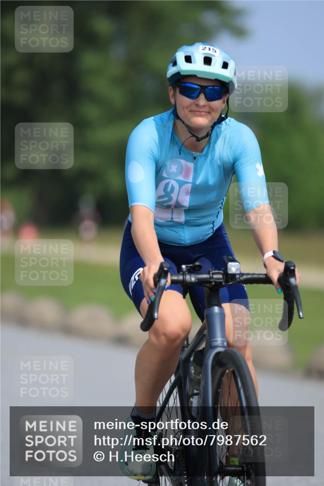 15.06.2025 - 27. Vierlanden-Triathlon H.Heesch http://msf.ph/oto/7987562 15.06.2025 11:38:01 Radfahren 215, 644, 981 meine-sportfotos.de