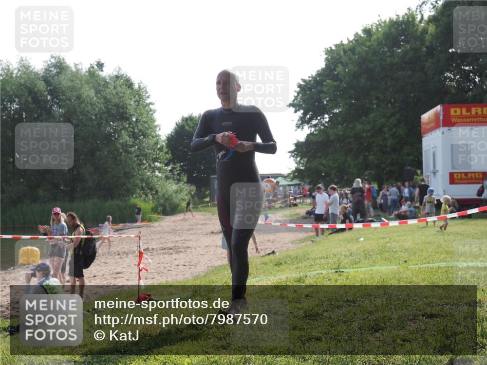15.06.2025 - 27. Vierlanden-Triathlon KatJ http://msf.ph/oto/7987570 15.06.2025 09:03:17 Schwimmen 219, 220, 248 meine-sportfotos.de