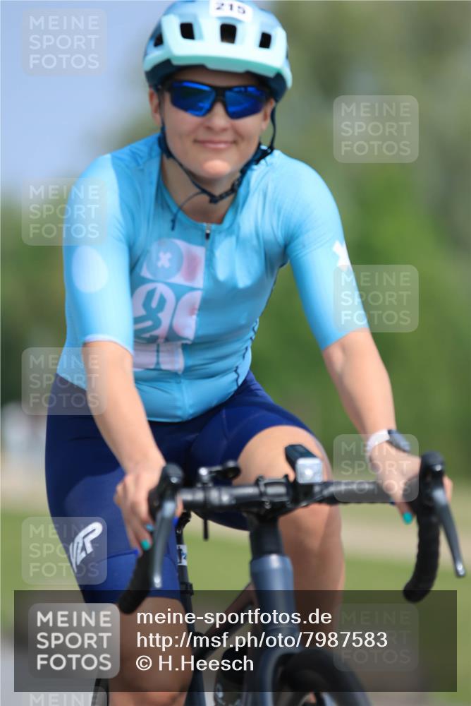 15.06.2025 - 27. Vierlanden-Triathlon H.Heesch http://msf.ph/oto/7987583 15.06.2025 11:38:01 Radfahren 215, 644, 981 meine-sportfotos.de