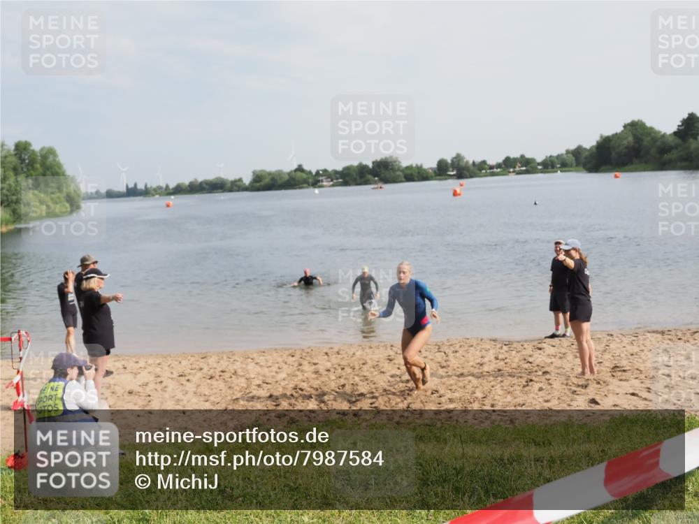 21.06.2025 - 27. Vierlanden-Triathlon MichiJ http://msf.ph/oto/7987584 15.06.2026 09:13:48 Schwimmen 203, 228 meine-sportfotos.de