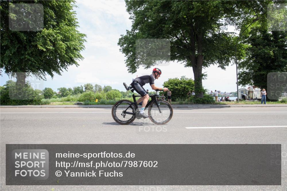 15.06.2025 - 7 Türme Triathlon Yannick Fuchs http://msf.ph/oto/7987602 15.06.2025 12:47:21 Radfahren 256, 291, 633 meine-sportfotos.de