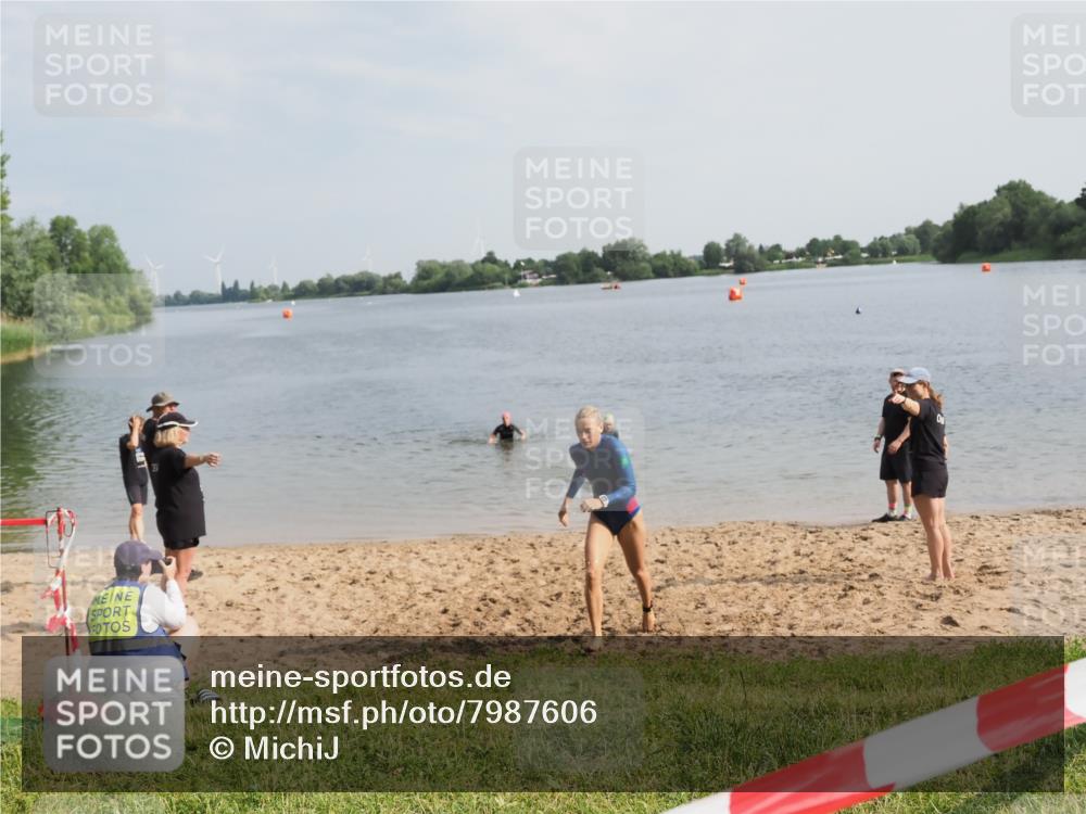 21.06.2025 - 27. Vierlanden-Triathlon MichiJ http://msf.ph/oto/7987606 15.06.2026 09:13:48 Schwimmen 203, 228 meine-sportfotos.de