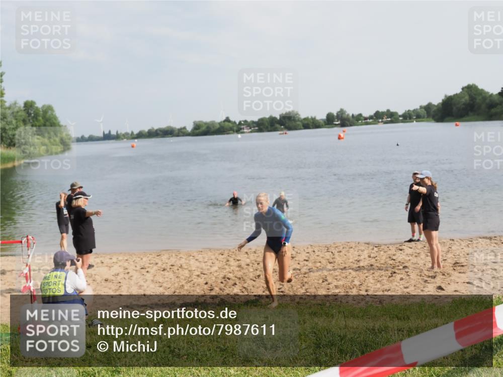 21.06.2025 - 27. Vierlanden-Triathlon MichiJ http://msf.ph/oto/7987611 15.06.2026 09:13:48 Schwimmen 203, 228 meine-sportfotos.de