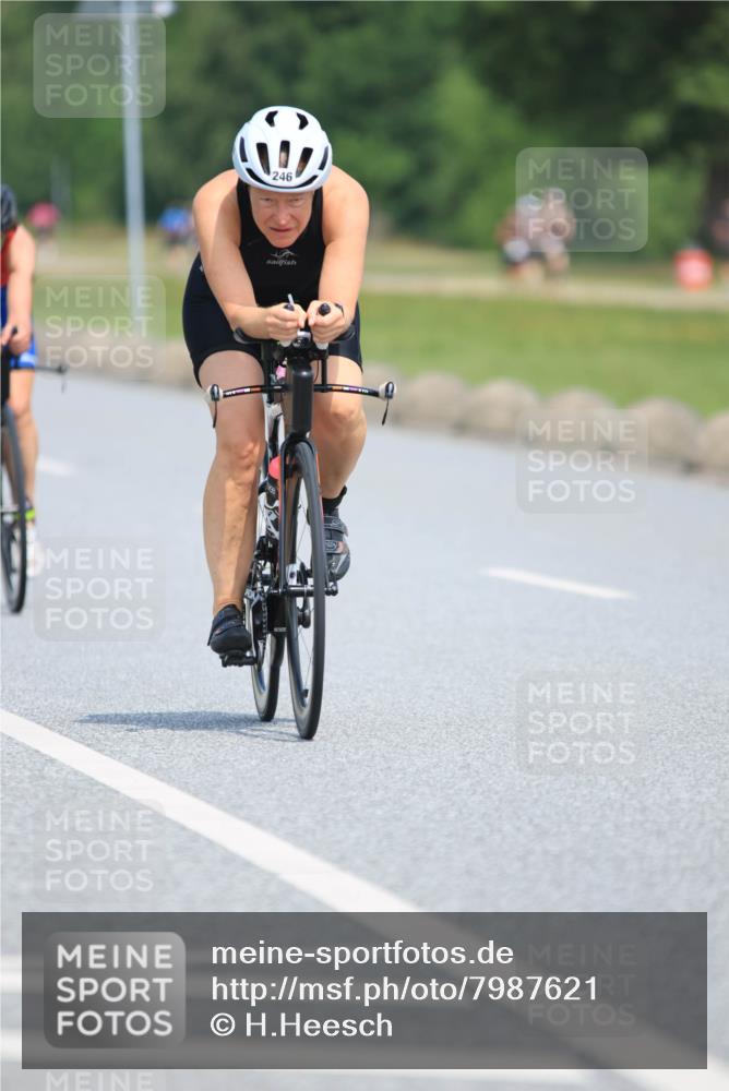 21.06.2025 - 27. Vierlanden-Triathlon H.Heesch http://msf.ph/oto/7987621 15.06.2025 11:38:22 Radfahren 226, 246, 761 meine-sportfotos.de
