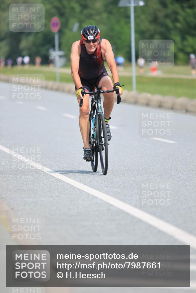 15.06.2025 - 27. Vierlanden-Triathlon H.Heesch http://msf.ph/oto/7987661 15.06.2025 11:38:31 Radfahren 174, 677, 716, 718, 837 meine-sportfotos.de