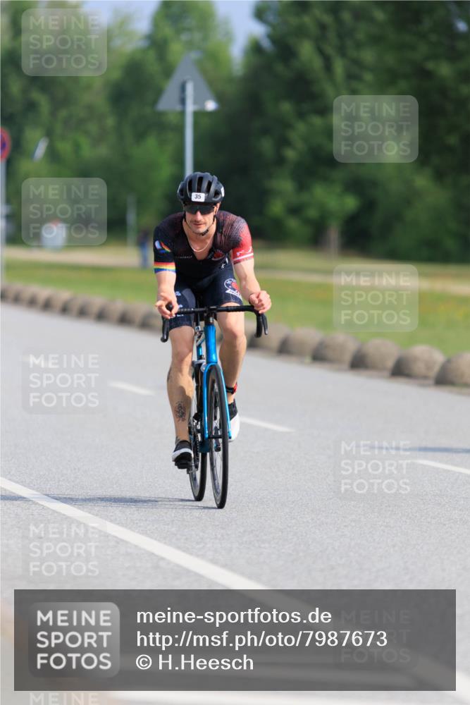15.06.2025 - 27. Vierlanden-Triathlon H.Heesch http://msf.ph/oto/7987673 15.06.2025 09:15:37 Radfahren 2, 30, 35, 58, 83, 165 meine-sportfotos.de