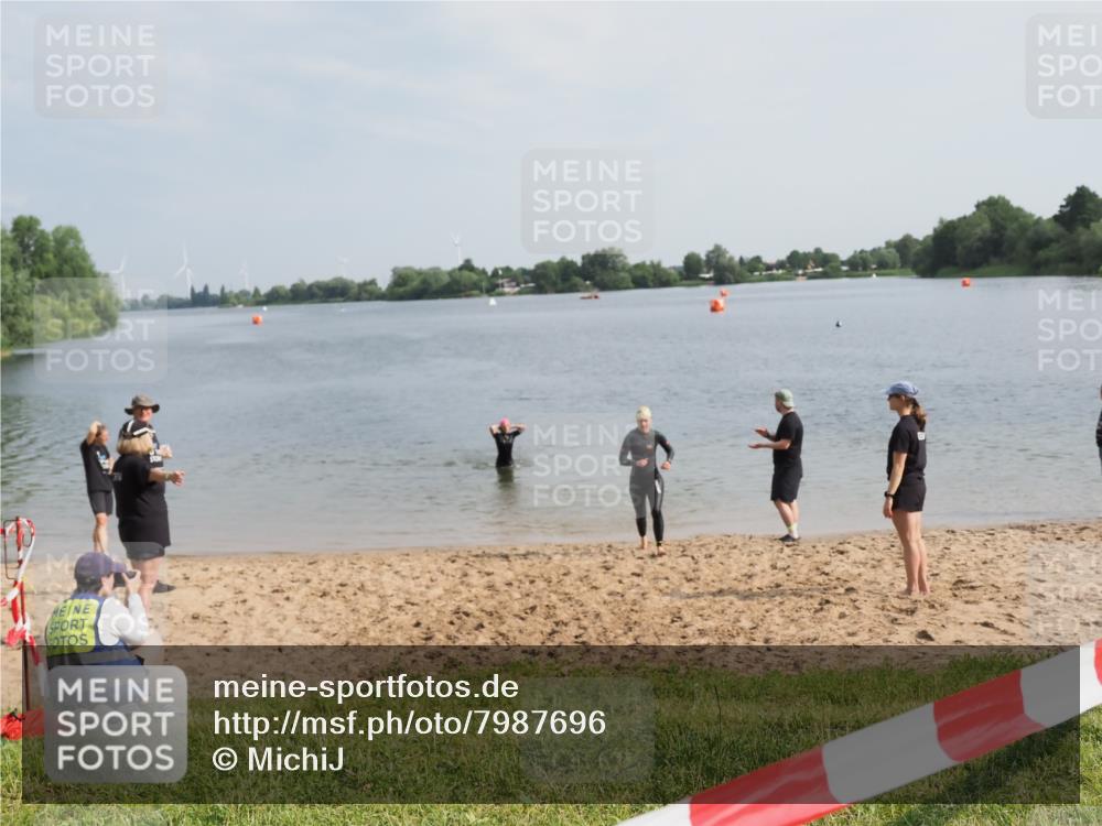 21.06.2025 - 27. Vierlanden-Triathlon MichiJ http://msf.ph/oto/7987696 15.06.2026 09:13:52 Schwimmen 203, 228 meine-sportfotos.de