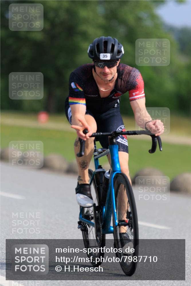 15.06.2025 - 27. Vierlanden-Triathlon H.Heesch http://msf.ph/oto/7987710 15.06.2025 09:15:39 Radfahren 2, 8, 35, 58, 83, 165 meine-sportfotos.de