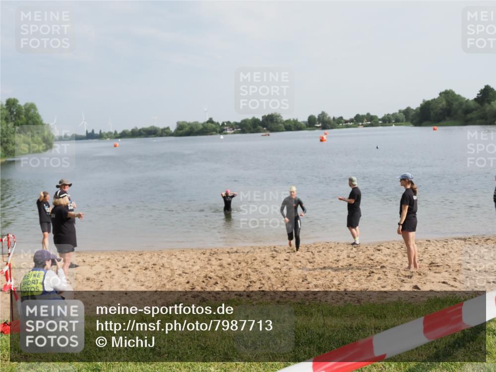 21.06.2025 - 27. Vierlanden-Triathlon MichiJ http://msf.ph/oto/7987713 15.06.2026 09:13:52 Schwimmen 203, 228 meine-sportfotos.de