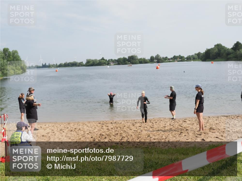 21.06.2025 - 27. Vierlanden-Triathlon MichiJ http://msf.ph/oto/7987729 15.06.2026 09:13:52 Schwimmen 203, 228 meine-sportfotos.de