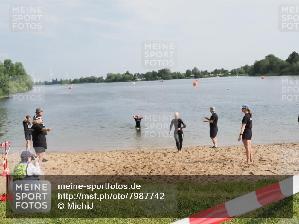 21.06.2025 - 27. Vierlanden-Triathlon MichiJ http://msf.ph/oto/7987742 15.06.2026 09:13:52 Schwimmen 203, 228 meine-sportfotos.de