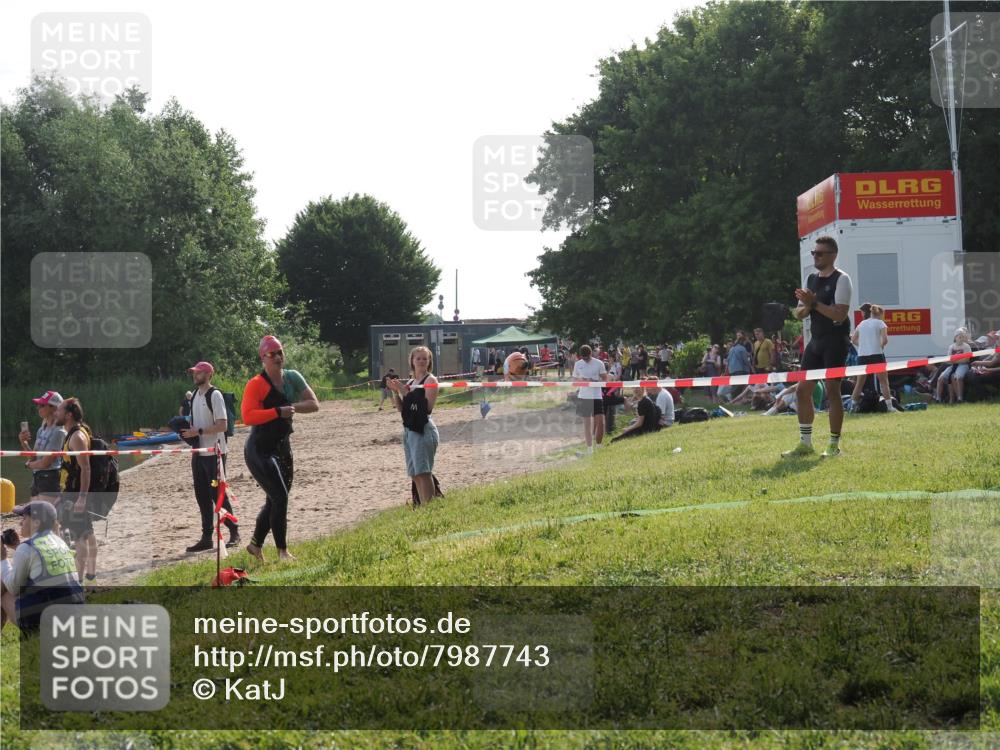 15.06.2025 - 27. Vierlanden-Triathlon KatJ http://msf.ph/oto/7987743 15.06.2025 09:04:42 Schwimmen 247 meine-sportfotos.de