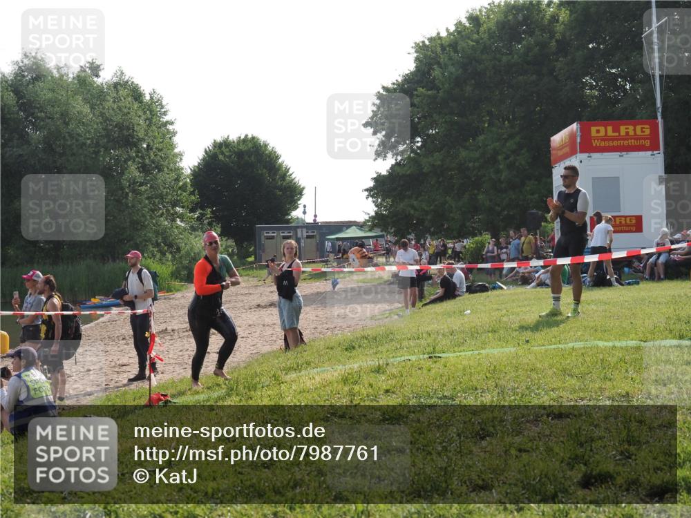 15.06.2025 - 27. Vierlanden-Triathlon KatJ http://msf.ph/oto/7987761 15.06.2025 09:04:42 Schwimmen 247 meine-sportfotos.de
