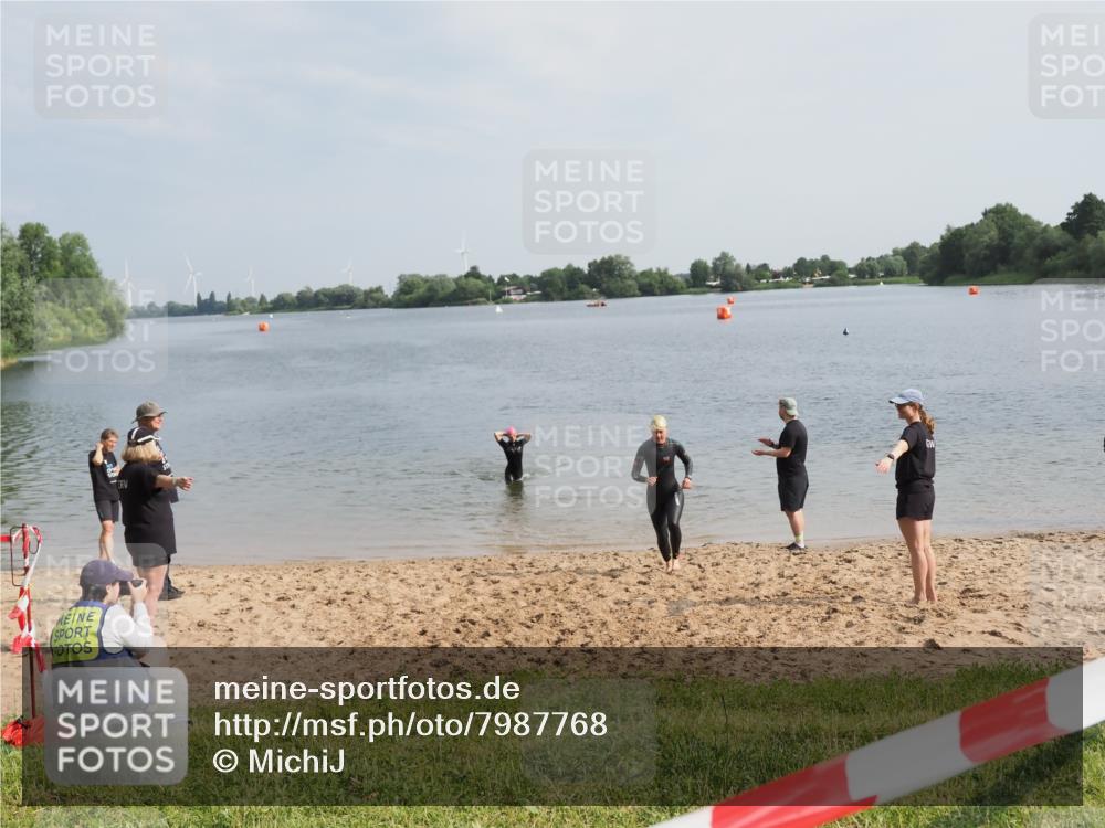 21.06.2025 - 27. Vierlanden-Triathlon MichiJ http://msf.ph/oto/7987768 15.06.2026 09:13:52 Schwimmen 203, 228 meine-sportfotos.de