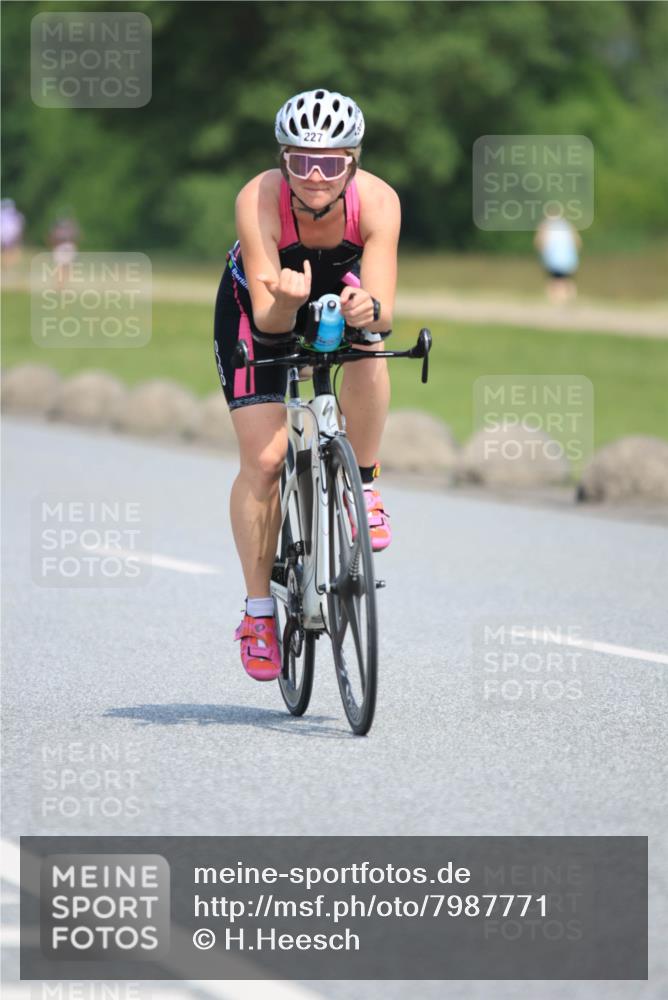 15.06.2025 - 27. Vierlanden-Triathlon H.Heesch http://msf.ph/oto/7987771 15.06.2025 11:39:01 Radfahren 227, 643, 732, 733 meine-sportfotos.de