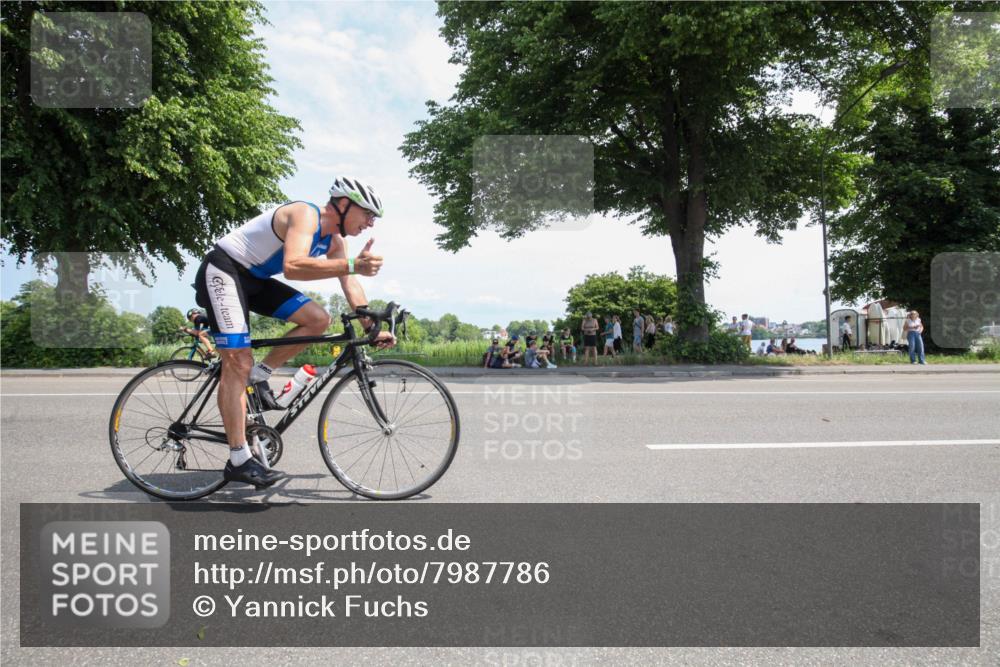 15.06.2025 - 7 Türme Triathlon Yannick Fuchs http://msf.ph/oto/7987786 15.06.2025 12:49:04 Radfahren 202, 262, 633 meine-sportfotos.de