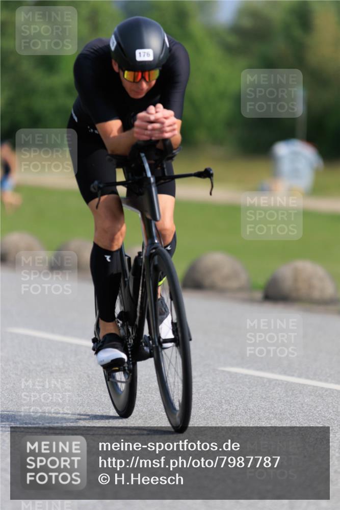15.06.2025 - 27. Vierlanden-Triathlon H.Heesch http://msf.ph/oto/7987787 15.06.2025 09:17:24 Radfahren 129, 176, 204 meine-sportfotos.de