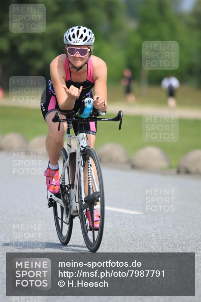 15.06.2025 - 27. Vierlanden-Triathlon H.Heesch http://msf.ph/oto/7987791 15.06.2025 11:39:01 Radfahren 227, 643, 732, 733 meine-sportfotos.de