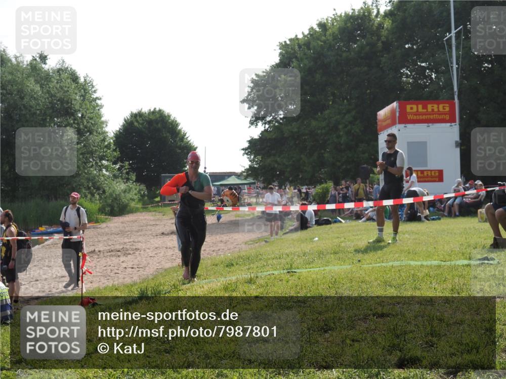 15.06.2025 - 27. Vierlanden-Triathlon KatJ http://msf.ph/oto/7987801 15.06.2025 09:04:44 Schwimmen 247 meine-sportfotos.de