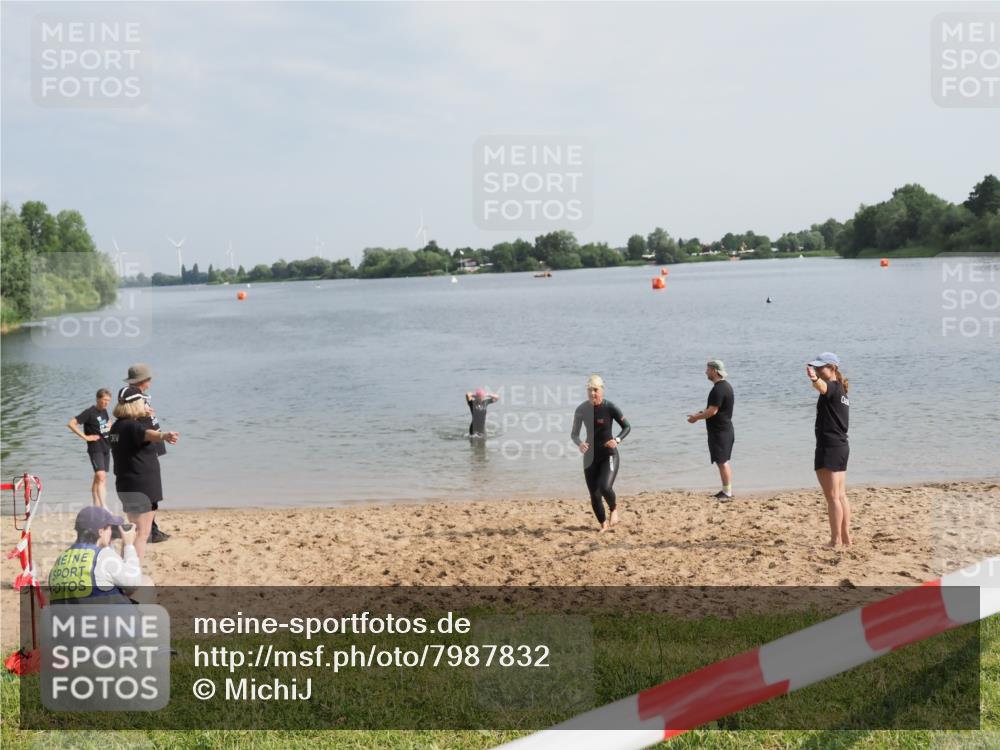 21.06.2025 - 27. Vierlanden-Triathlon MichiJ http://msf.ph/oto/7987832 15.06.2026 09:13:53 Schwimmen 203, 228 meine-sportfotos.de